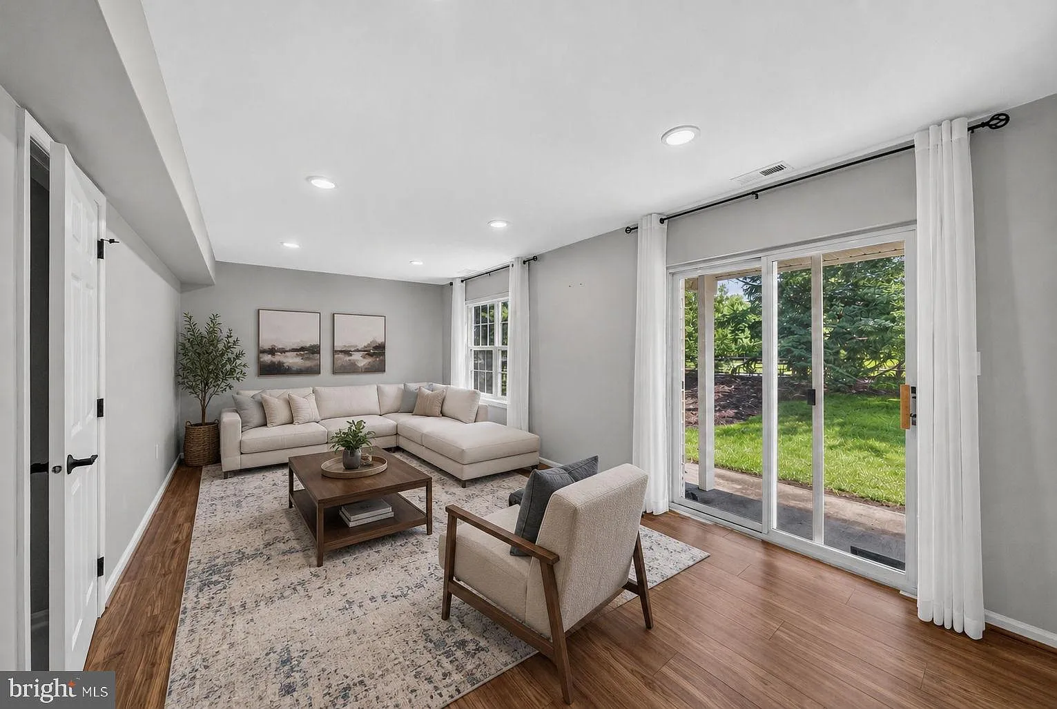 2 bed, 2.5 bath, 1851 sqft, $3,500 — Photo 2