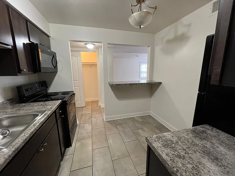 1100 Church — Photo 15
