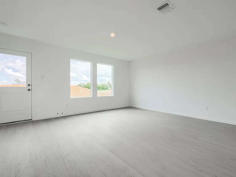 201 Cattail Ln — Photo 11