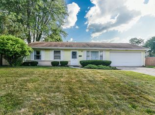 2070 Blueberry Ln, Aurora, IL 60506