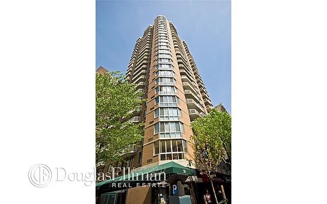 Rented by Douglas Elliman | media 15