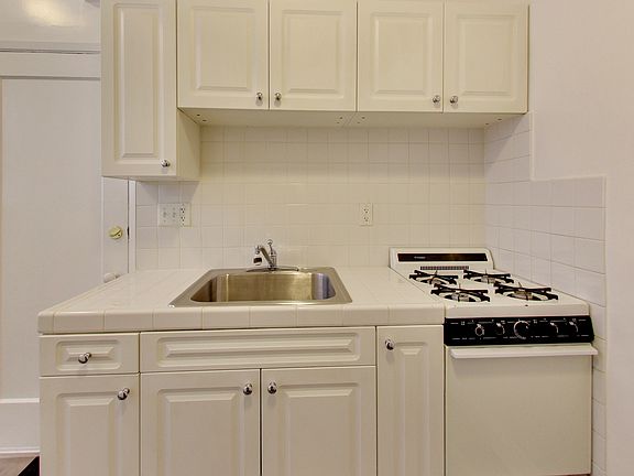 4th image of 1050 Pine St