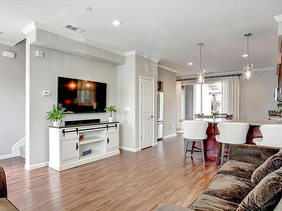 4th image of 2207 Sahara Cir