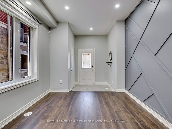 4th image of 486 Silver Maple Rd