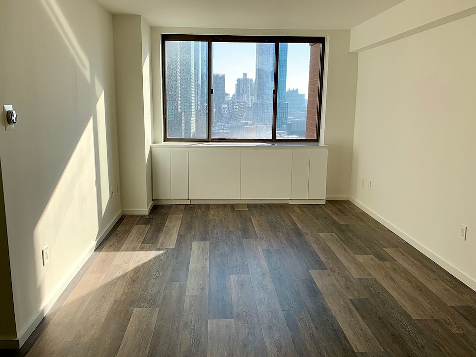 1st image of 520 W 43rd St APT 30K