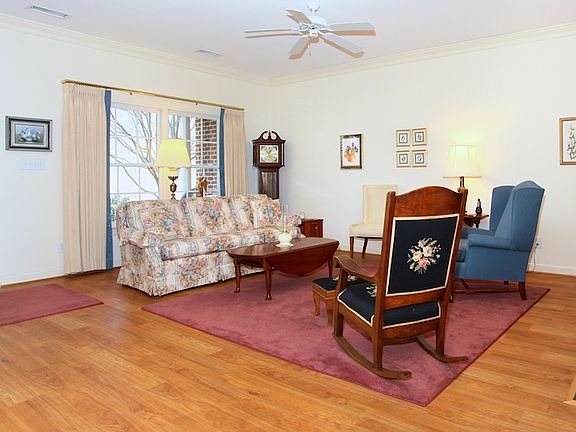 3rd image of 1141 Doulton Cir