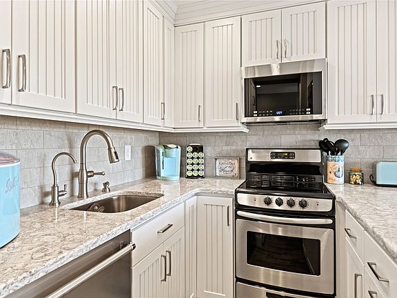 2nd image of 2820 Shipyard Ln Unit 2D1