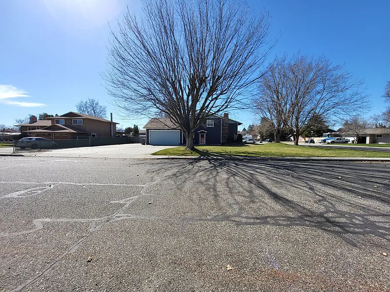 1872 Alder Ave #A & B — Photo 16