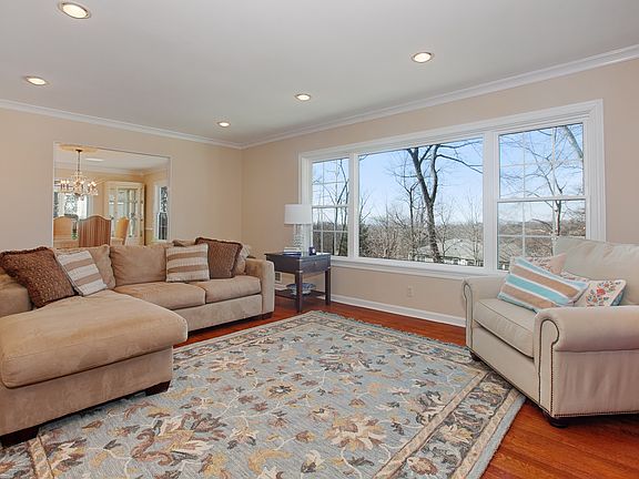 4th image of 7 Skyline Dr