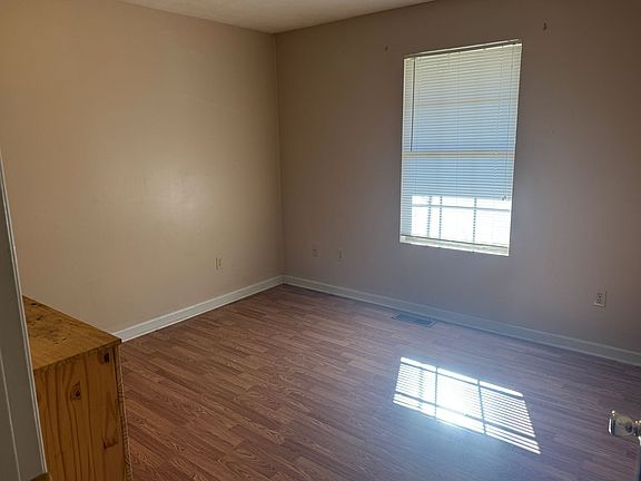 4th image of 680-682 Blackberry Ln