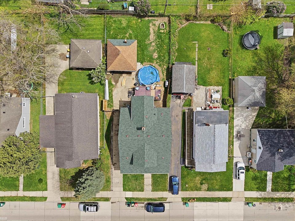 22454 Pleasant Ave, photo 23