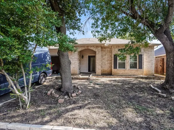 2908 Forest Creek Dr, Fort Worth, TX 76123