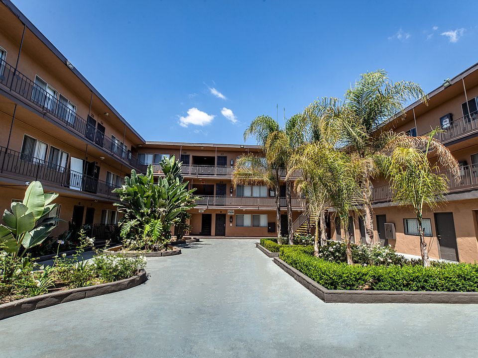 1st image of 12633 S Figueroa St #28