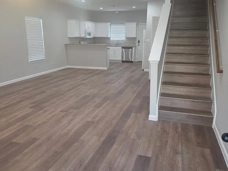 1104 McCormick St — Photo 11