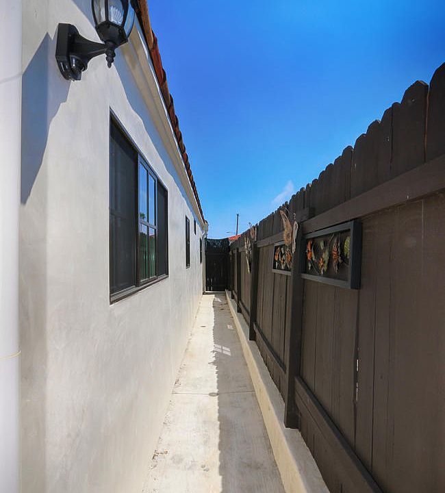 1st image of 122 Avenida Victoria APT B