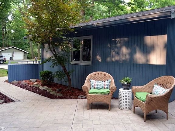 3rd image of 19655 Tanbark Ln