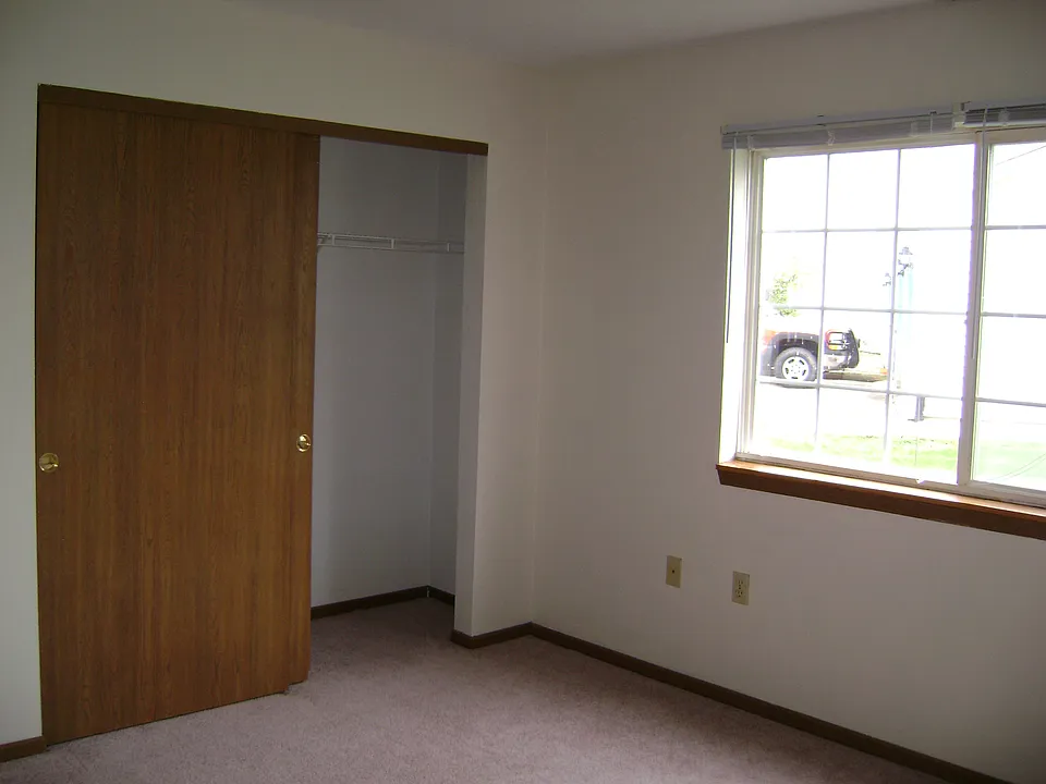 2026 Cliff Alex Ct S #D