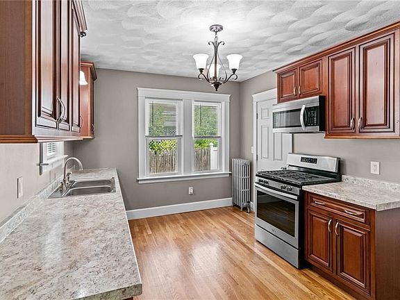 5th image of 265 Knollwood Ave