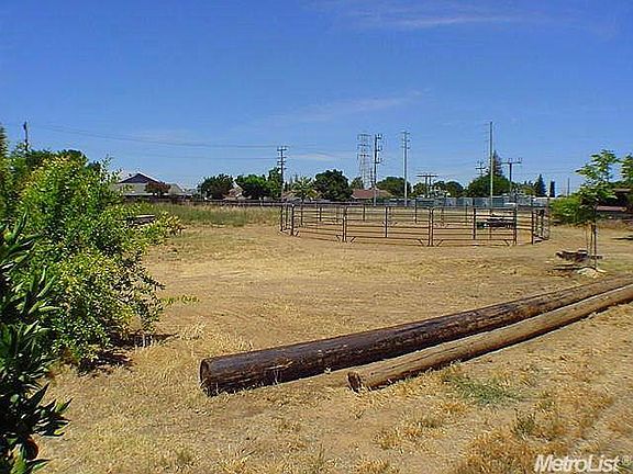 5th image of 7917 Elsie Ave