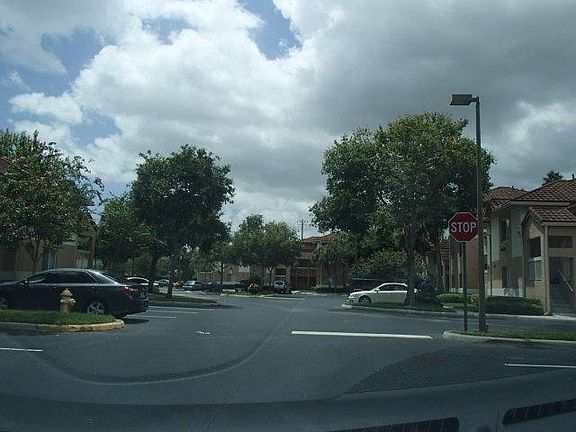 5th image of 808 NW 92nd Ave