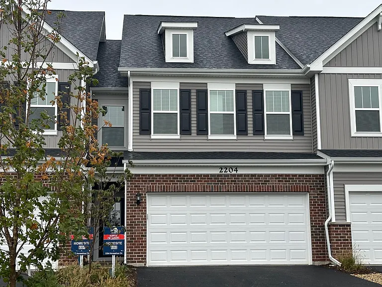 2204 Horseshoe Cir — Photo 2