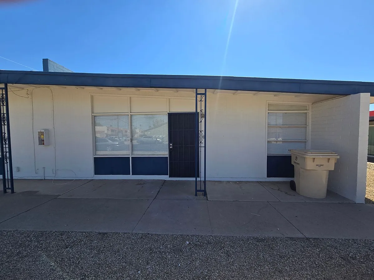Building Photo - 6251 N 48th Ave #2