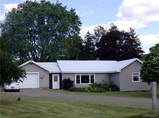 10084 Blue St, Delevan, NY 14042