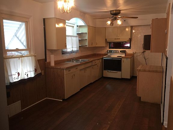 Large Eat in kitchen