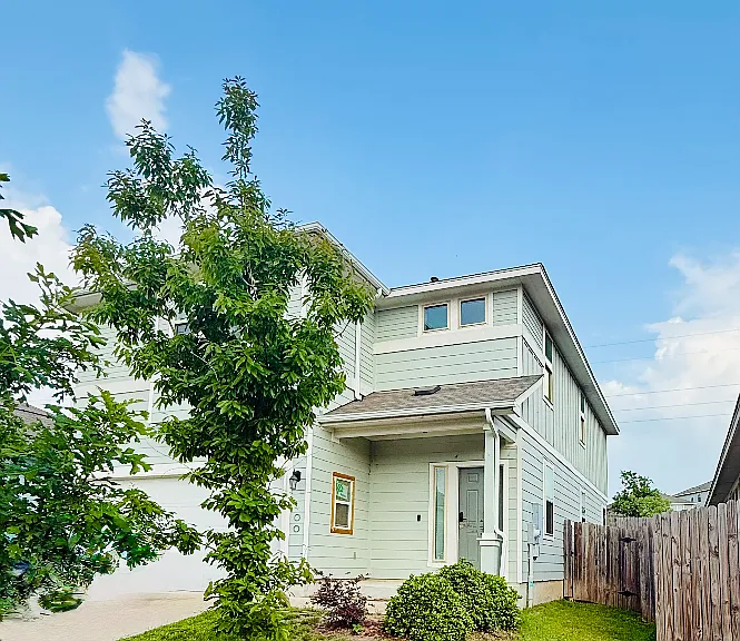 400 Eagle Brook Ln — Photo 2