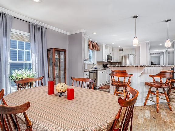 3rd image of 141 Opal Ln
