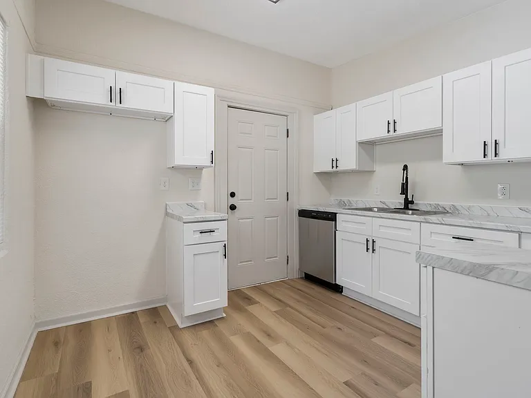 10471 Keuka Dr — Photo 5