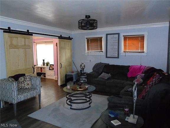 2nd image of 877 Broadway Ave