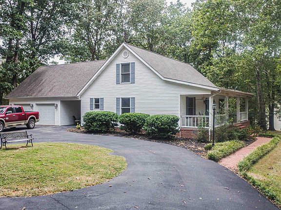 3rd image of 15 Sir Charles Ct