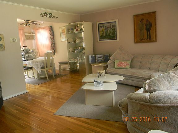 3rd image of 142 N Linden St