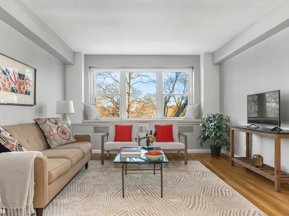 11 Riverside Drive image 1 of 13