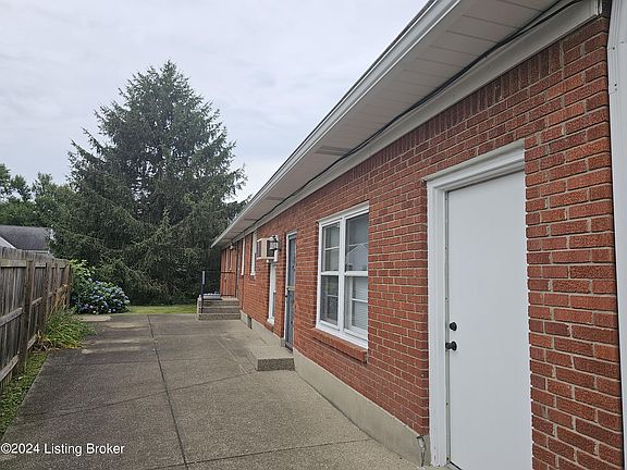 3rd image of 4322 Rockwood Dr
