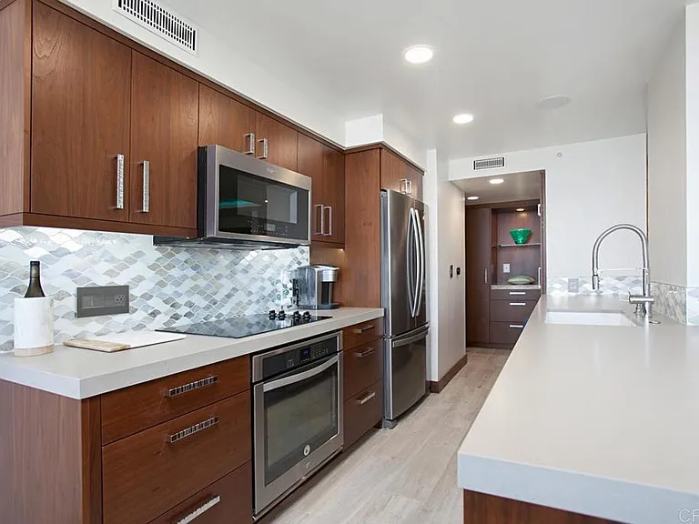 1710 Avenida Del Mundo #807 — Photo 8