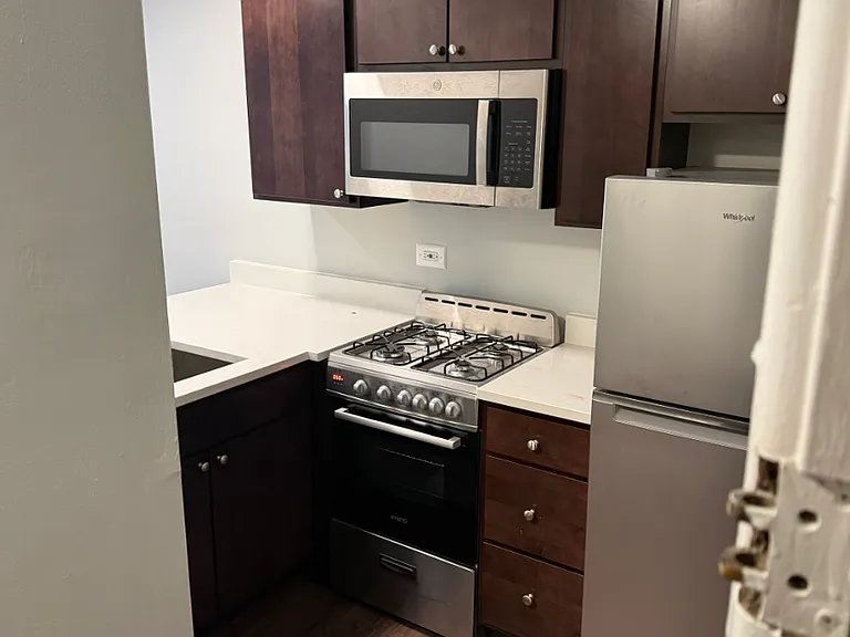 5742 N Kenmore Ave #202 — Photo 3