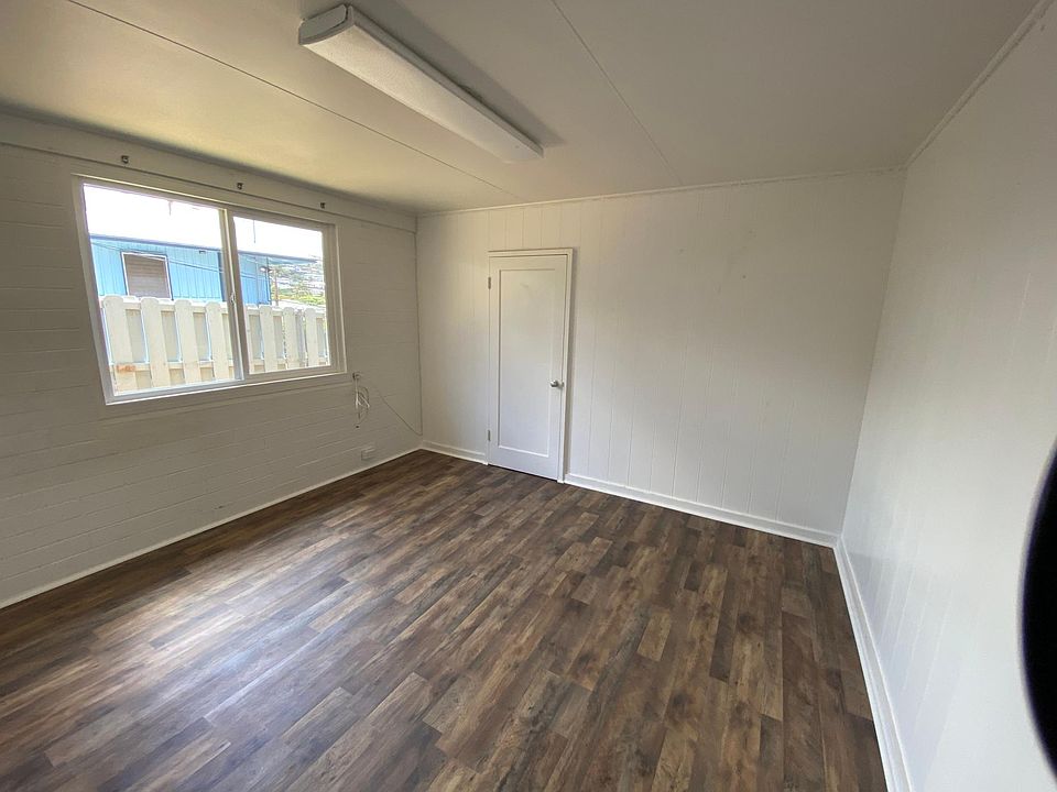 Middle Bedroom