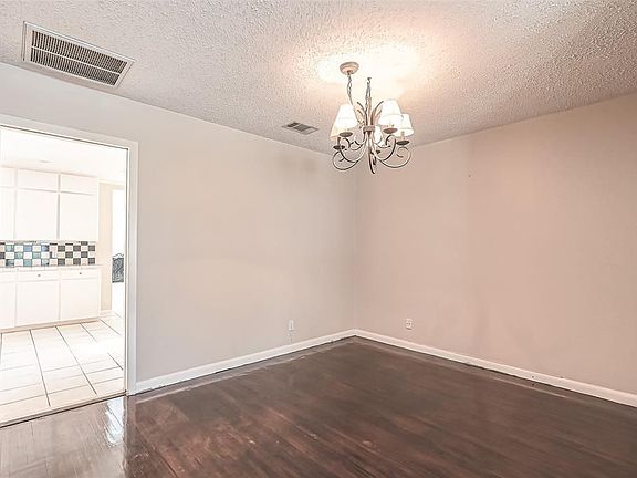 4th image of 11321 Surrey Oaks Ln