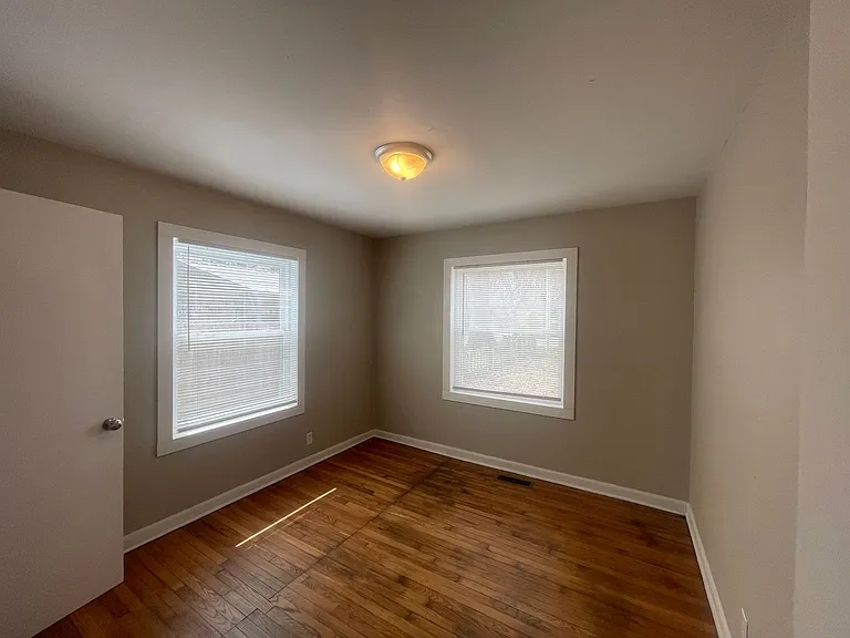 2044 S Hampton Ave — Photo 3