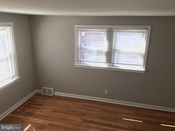 4th image of 403 S Scott St