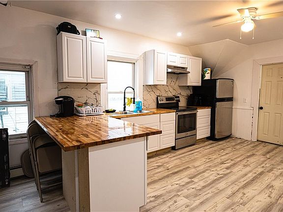 5th image of 170 Wood St