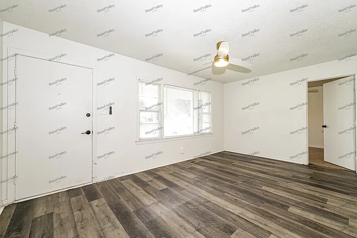 3 bed, 1.0 bath, 858 sqft, $1,195 — Photo 4