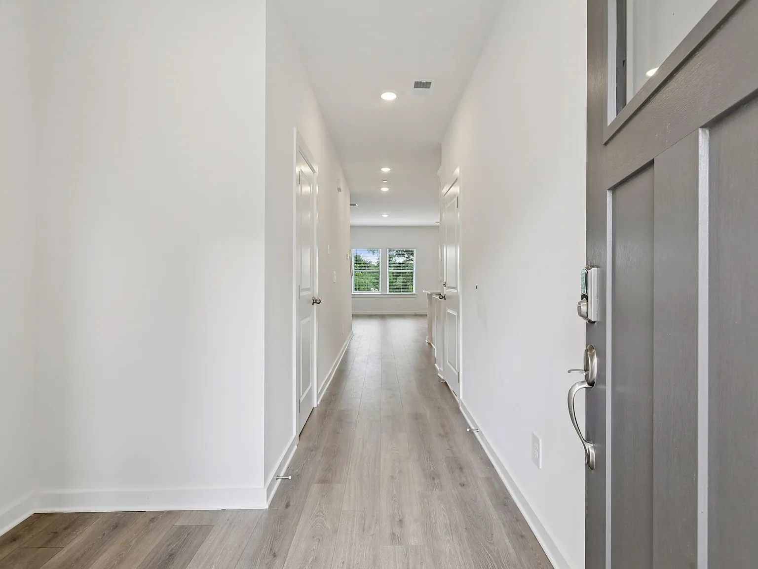 3 bed, 2.5 bath, 1646 sqft, $2,375 — Photo 3