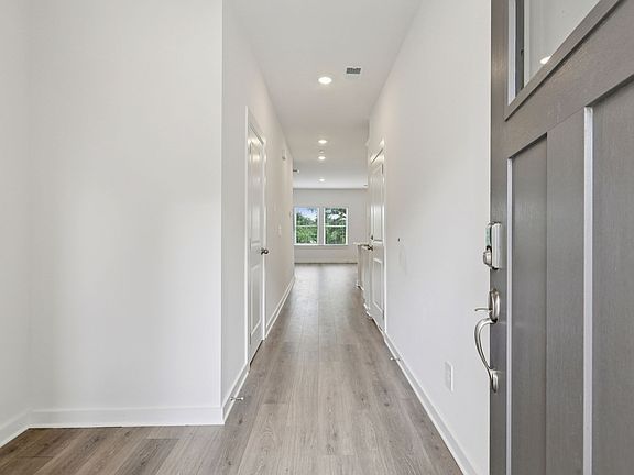 3rd image of 7173 Cedarcrest Ln