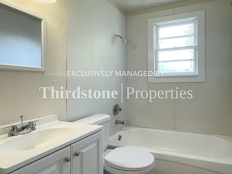 1431 W 18th St — Photo 8