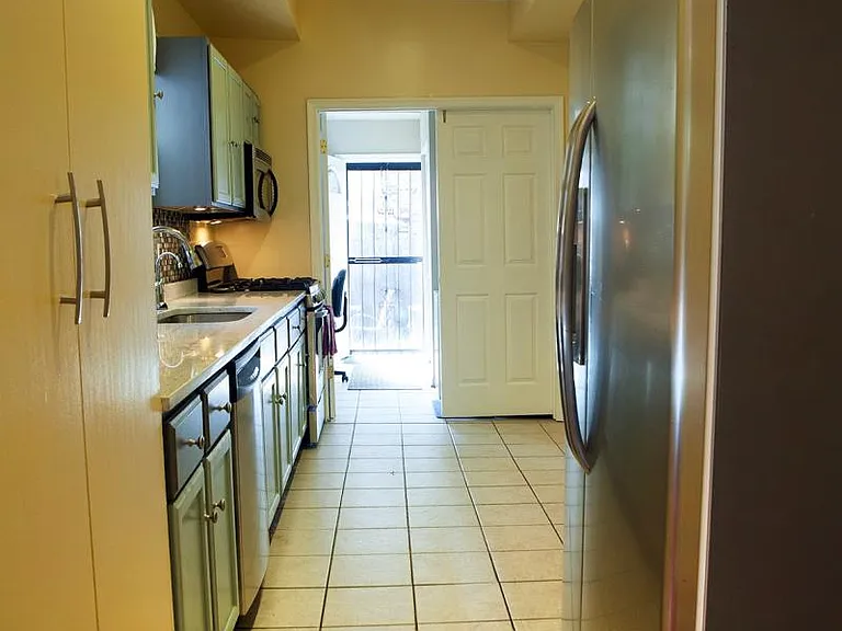1433 Maryland Ave NE — Photo 3