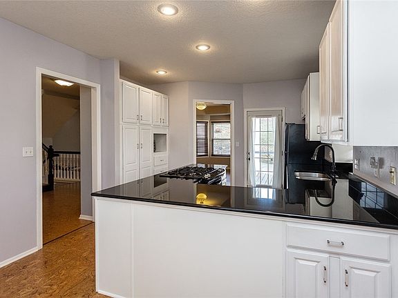4th image of 1001 Westbrooke Ct