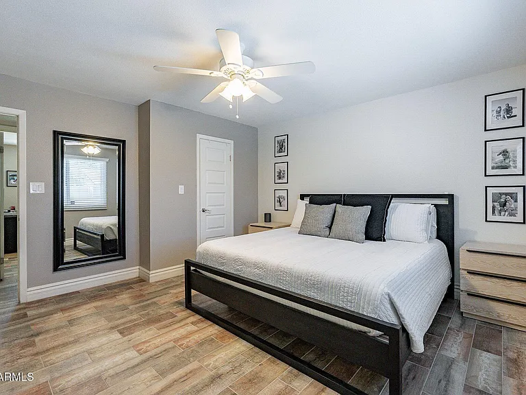 2033 E Harvard Dr — Photo 22